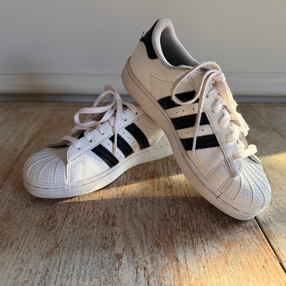 Adidas Superstar Sneakers Kids Size 2 White Black Stripe Low Court Tennis-core